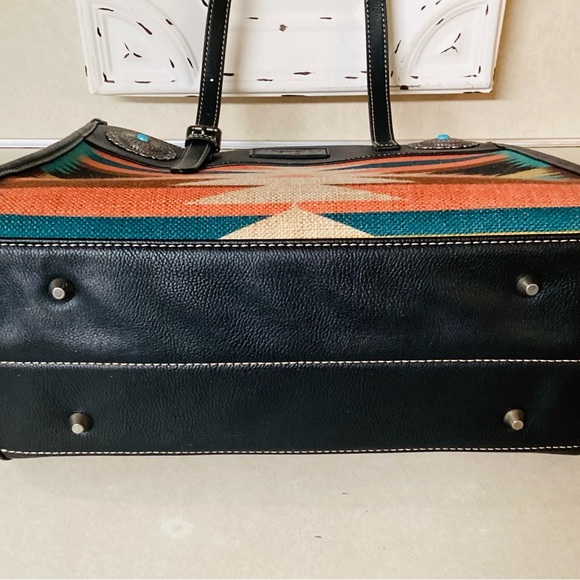 Wrangler Aztec Print Leather Tote Bag with Concealed Carry - Picture 10 of 12